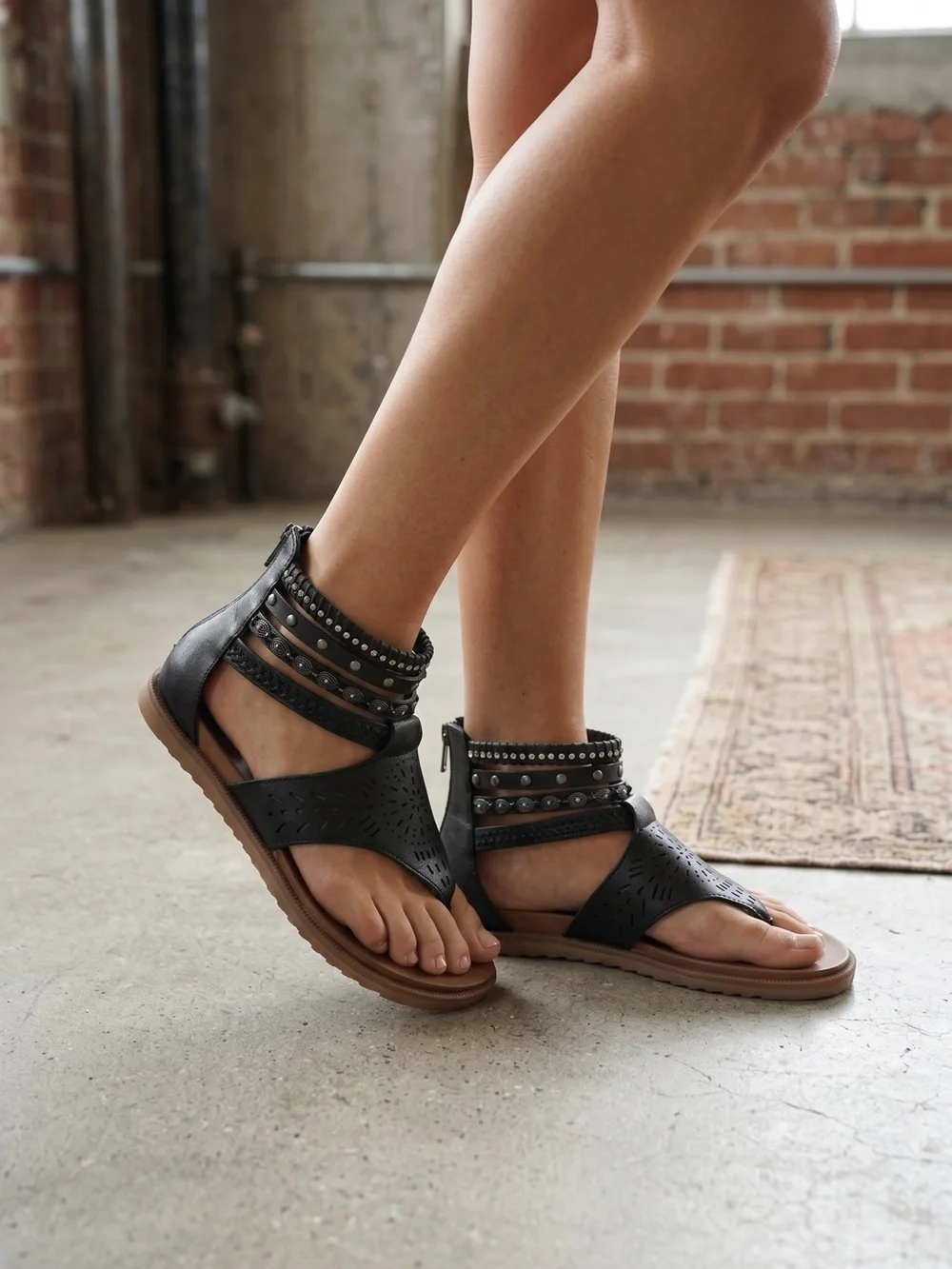 NIB Brand New Very G Mazey Boho Vegan Leather Festival Laser Cut Studded Sandals - Picture 12 of 12
